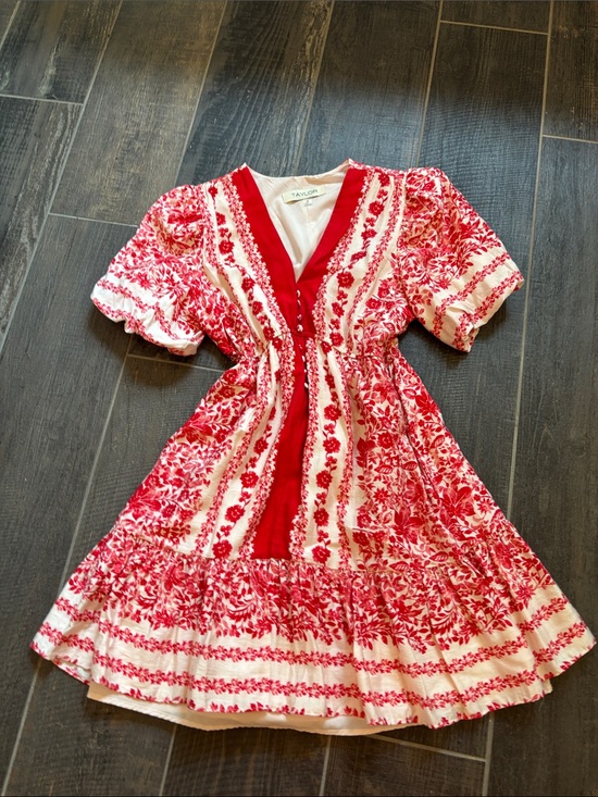 Taylor Dresses & Skirts - Taylor Red and White Floral Ruffled Dress